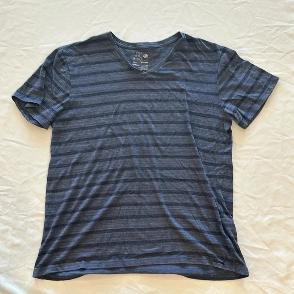 On The Byas v neck striped‎ men’s tee shirt large